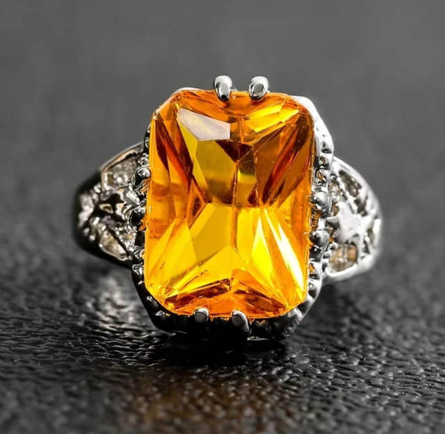 Bague fantaisie style ambre jaune
