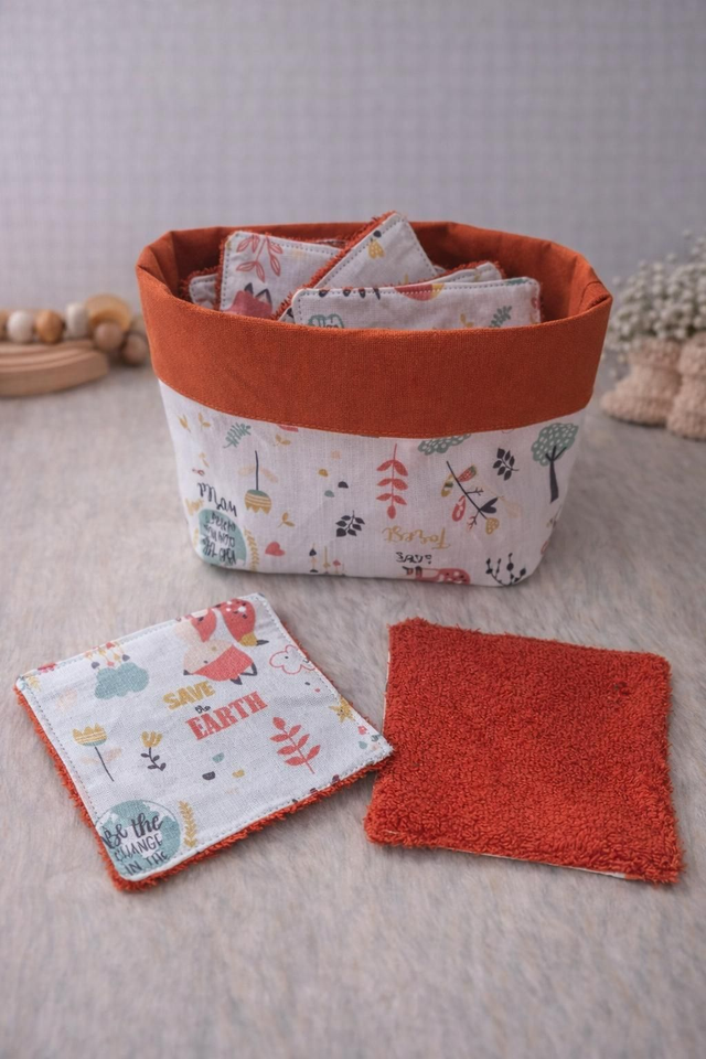 Panière bébé et 8 lingettes 