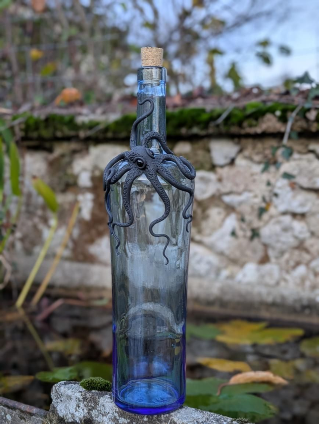 Bouteille pieuvre bleue longue 1L