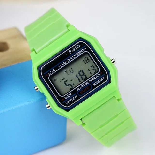 Montres numériques de sport pour enfants, bracelet en silicone vert