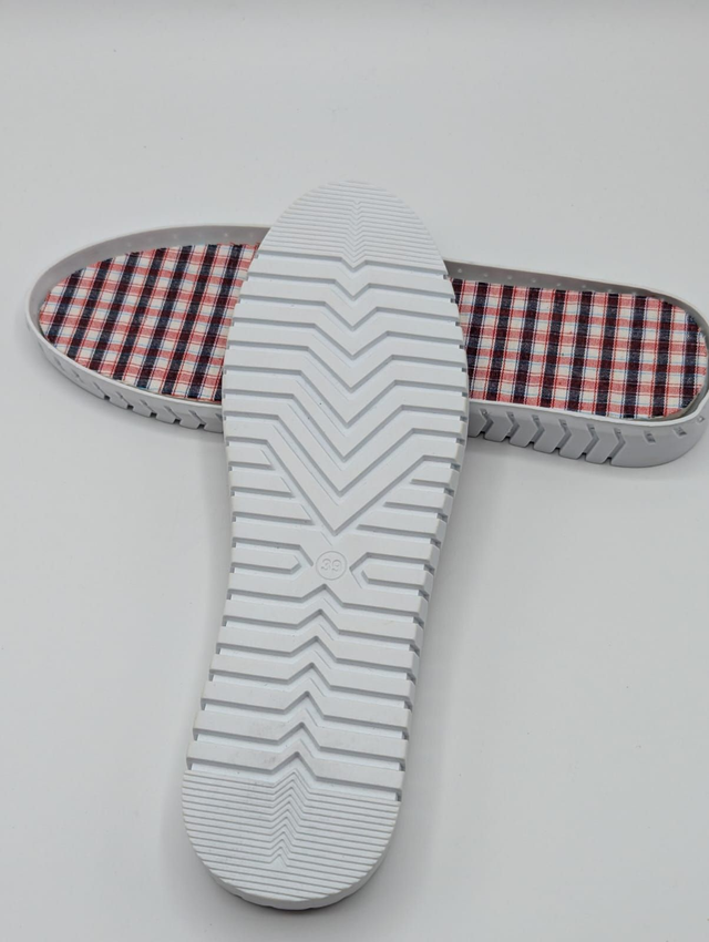 Semelles perforées pour chaussures crochetées – Adultes