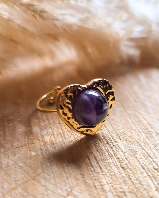 Bague fine "Pierre coeur" - Modèle doré et violet 