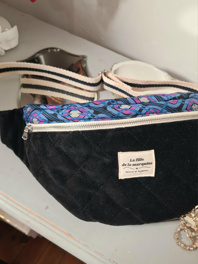 Banane "haute couture" en tissus upcyclés