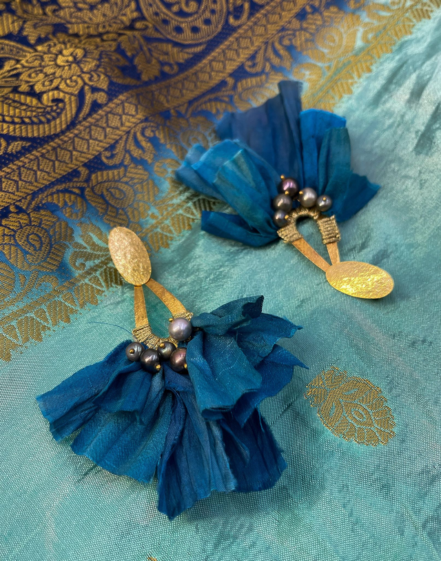 Boucles d&#039;oreilles &quot;Pivoines&quot; bleu