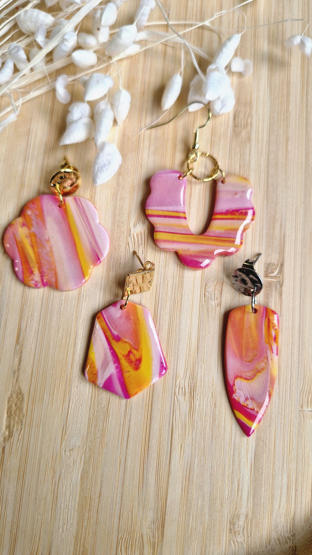 Flamme d’été - Boucles d'oreilles en pâte polymère et résine. 