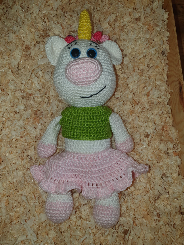 Lilie la Licorne aux yeux bleus et ses vêtements