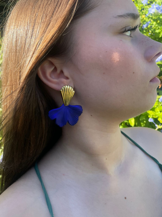 Boucle d’oreille ginkgo bleue électrique