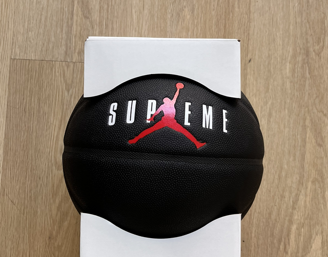 Supreme Basket Ball - NEW