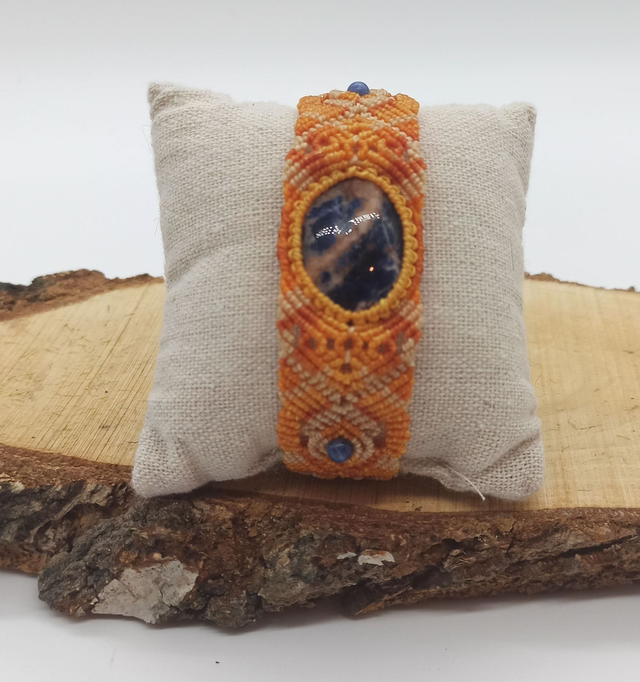 bracelet micro macramé orange avec sodalite