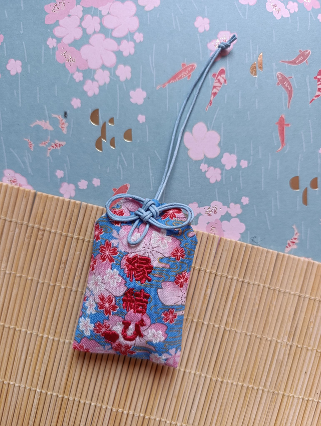 Omamori Blau rosa Kirschblüten 