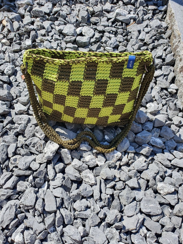2028 - Tasche Karomuster grün / olive
