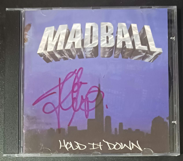 Madball – Hold It Down
(Usado autografado)