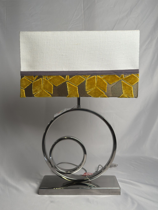 LAMPARA DE METAL DISEÑO CIRCULAR CON PANTALLA