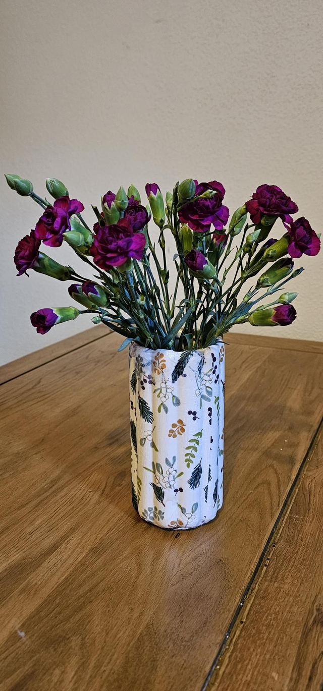 Decoupage Leaves &amp; Berries Vase 
