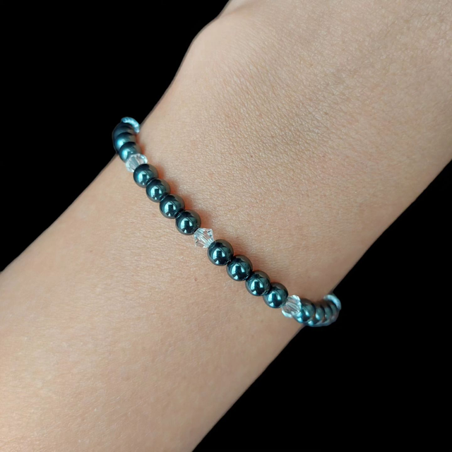 Bracelet en pierres hématite et toupies swarovski 