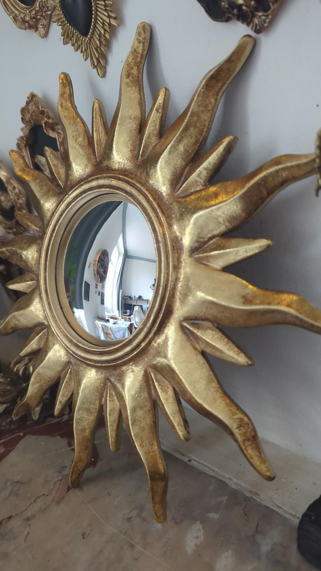 Miroir de sorcière soleil doré - style baroque et mystique