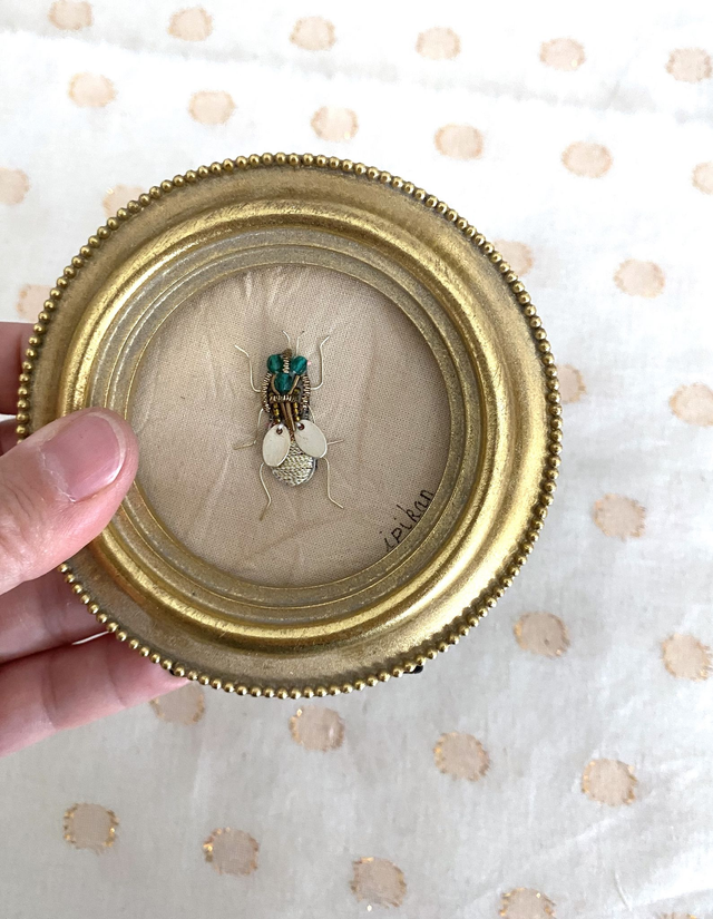 Cadre rond mouche émeraude