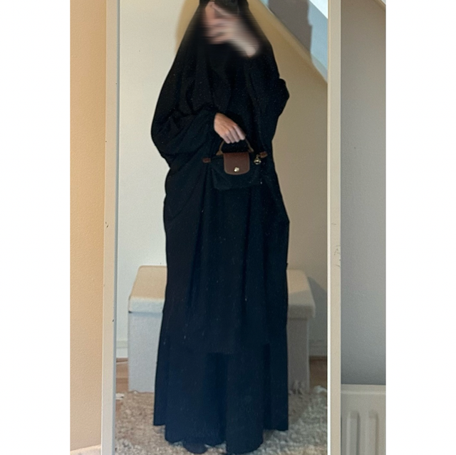 Jilbab noir