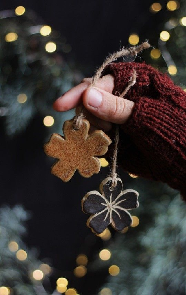 Lot de 3 "fleurs pain d'épices" à suspendre