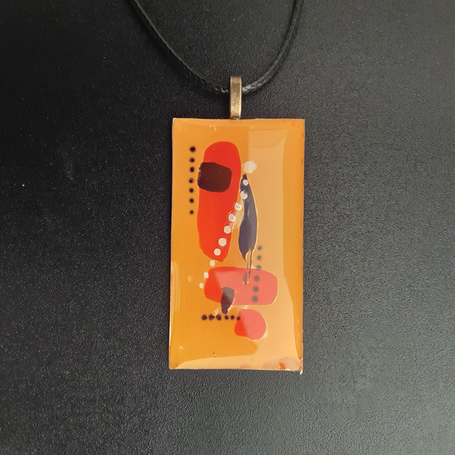 Pendentif rectangle collection Ethnique-fond jaune d&#039;or et décor orange-blanc et noir