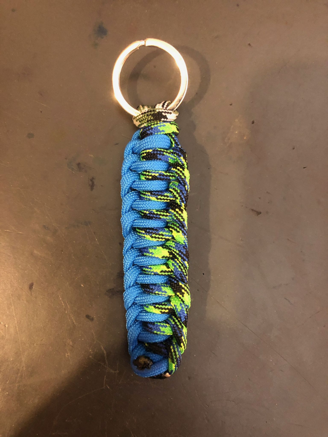 Brede paracord sleutelhanger