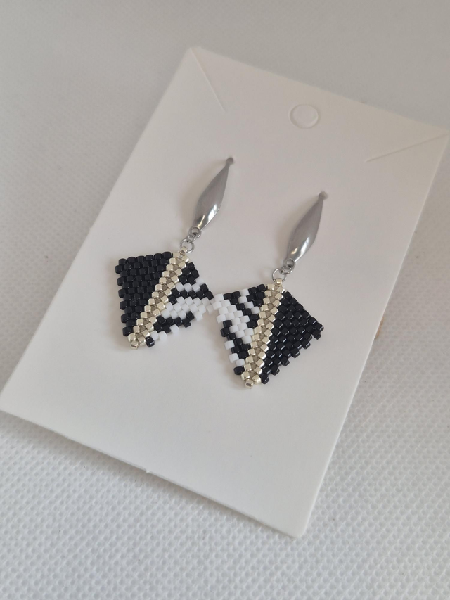 Jouly black and white