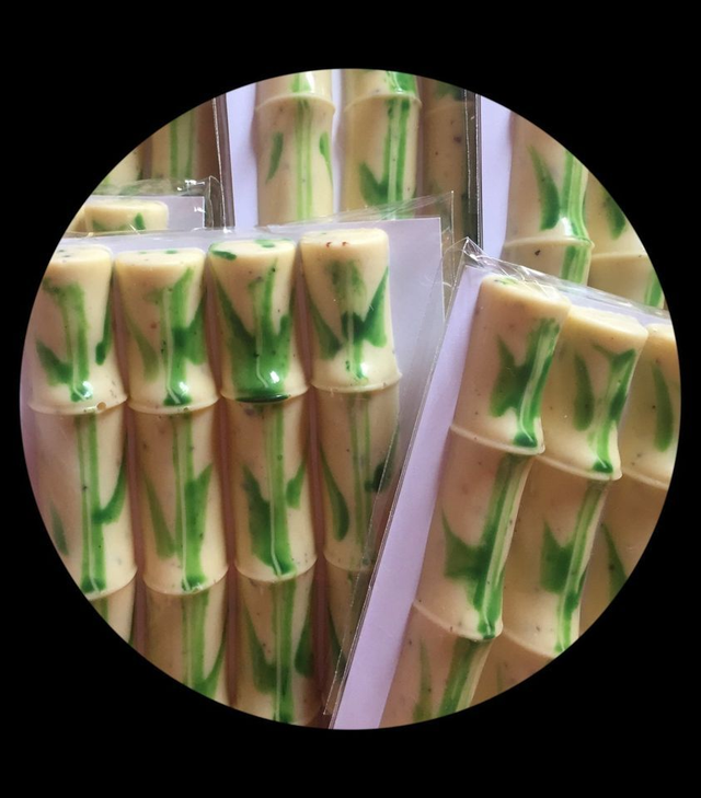 Canes - 35% White  &amp;  70% Dark Madagascan Chocolate 100g 