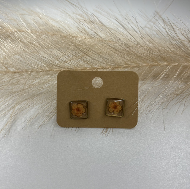 Clous d’oreille carré fleur orange