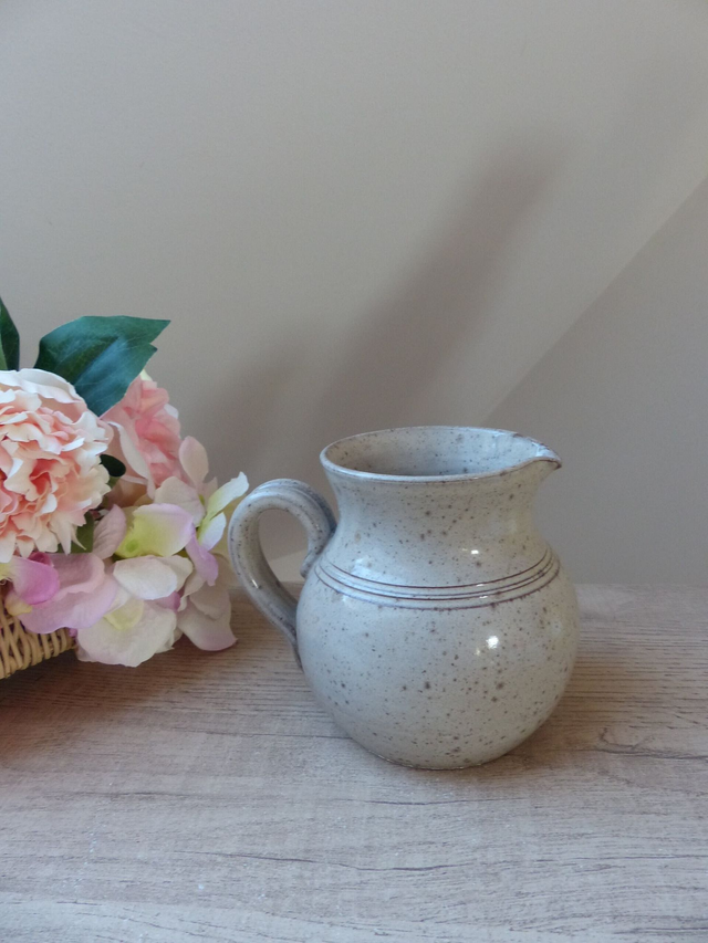 Petit Pichet en Grès Beige Moucheté Romantique Poterie Potier fait Main Décoration Cadeau Vintage Bohème