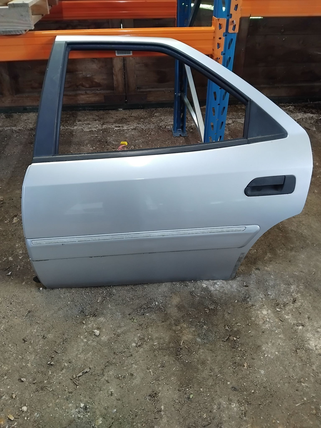 Porte arrière gauche