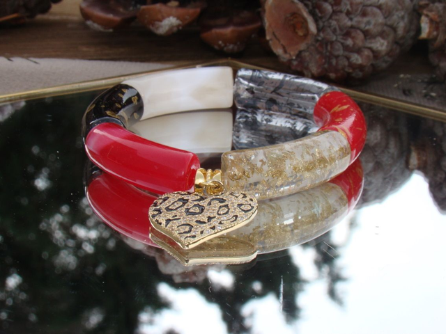 Bracelet perles tubes incurvées Mohana Maanik breloque coeur