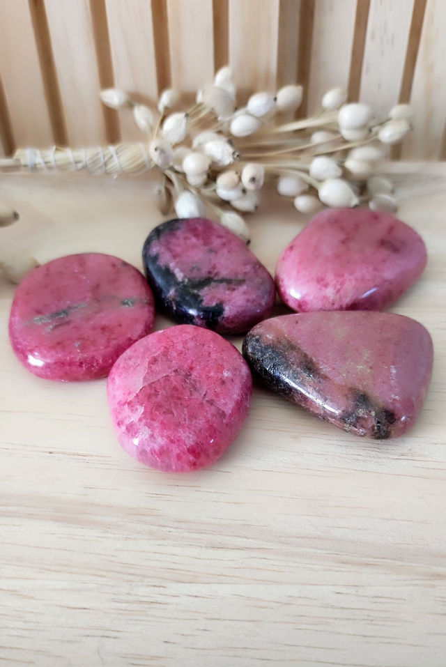 Pierre plate Rhodonite