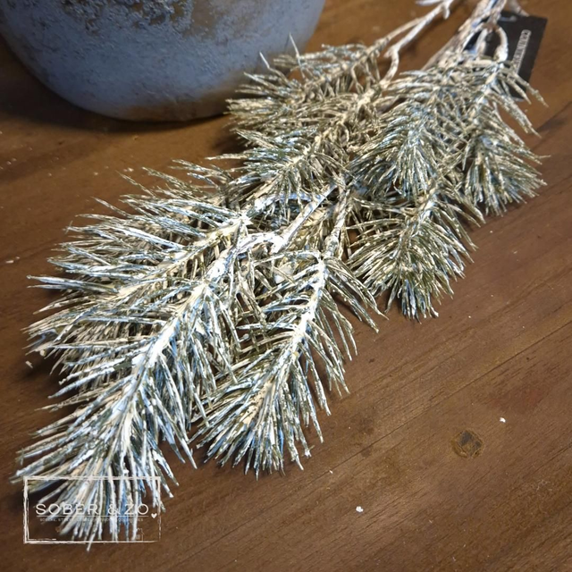 Kersttak 1, besneeuwde spar/den