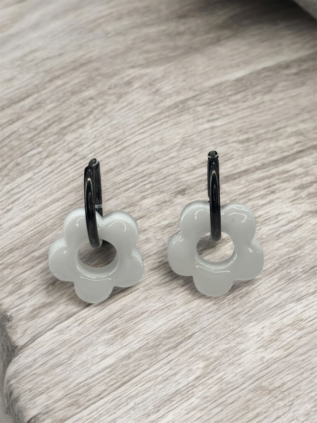 Boucles d'oreilles fleurs résine époxy