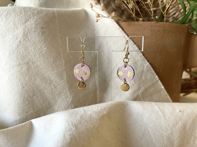 Boucles d’oreilles Rond taille S et pampille dorée - Couleurs variées