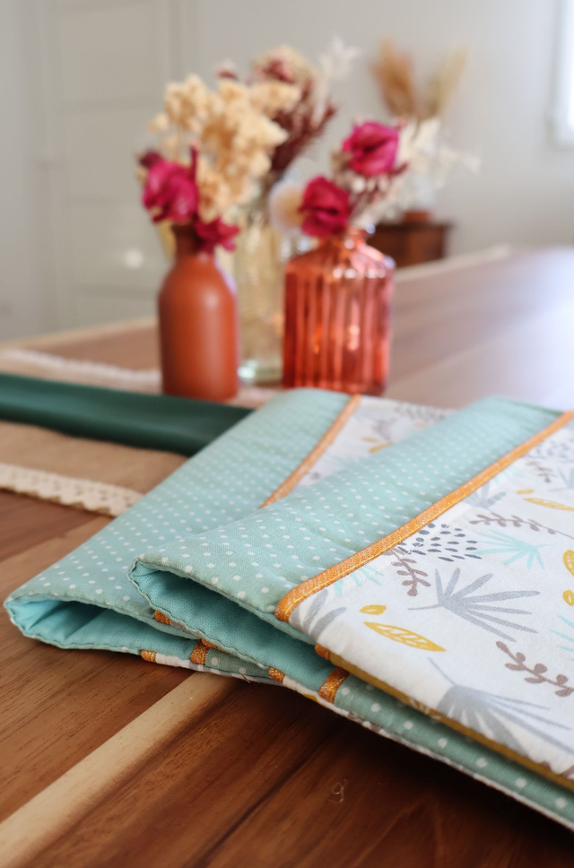 Feuille - Bleu ciel à pois biais doré