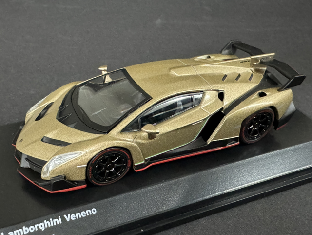 Lamborghini Veneo gold Kyosho 1:64