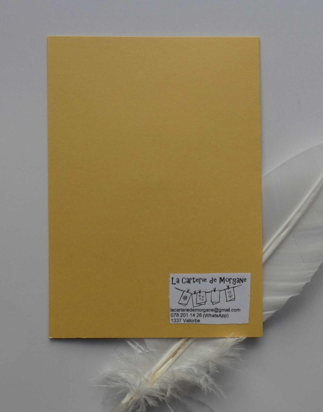 Jolie boule de Noël rouge brodée