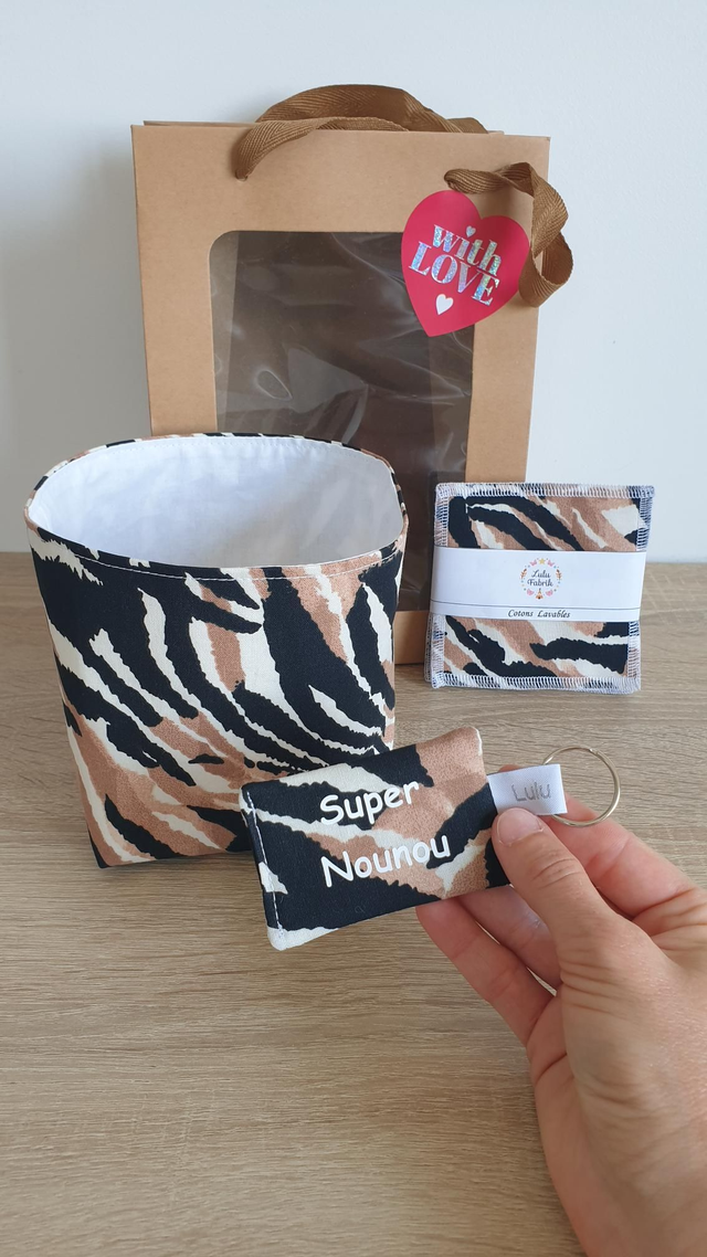 Coffret: panier +4 cotons + porte clés Super Nounou (sauvage)