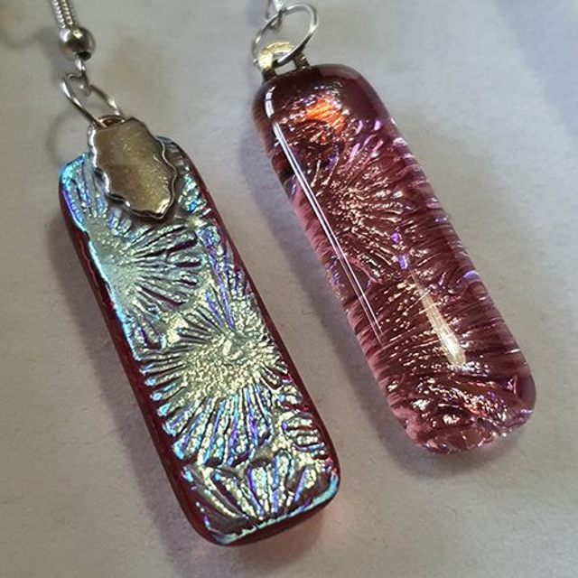 Pink &amp; silver rainbow fused glass dangly earrings e35