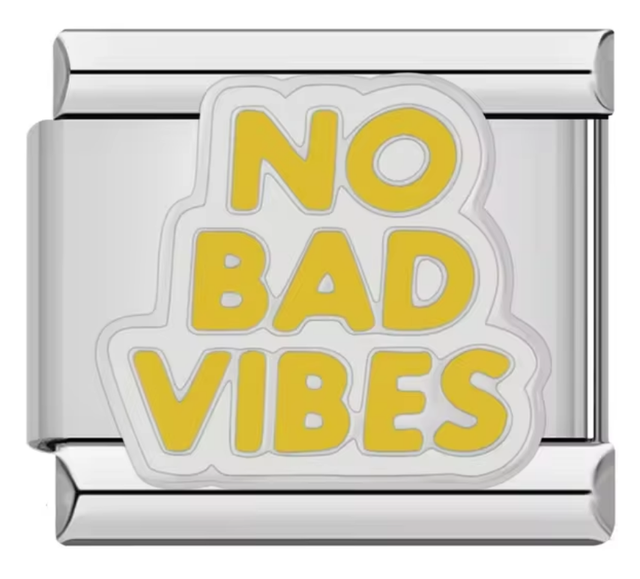 Charm ¨No Bad Vibes¨