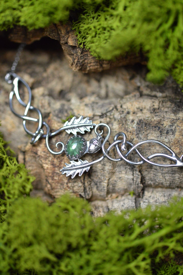 Collier Elfique - Emeraude, gland et feuilles de chêne