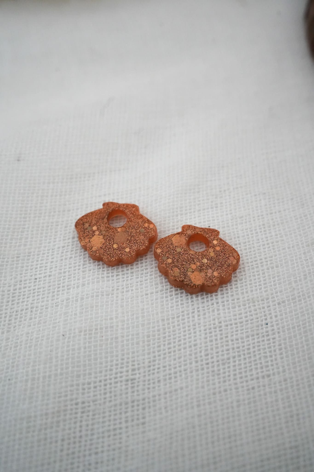 Petites pampilles coquillages oranges pailletées