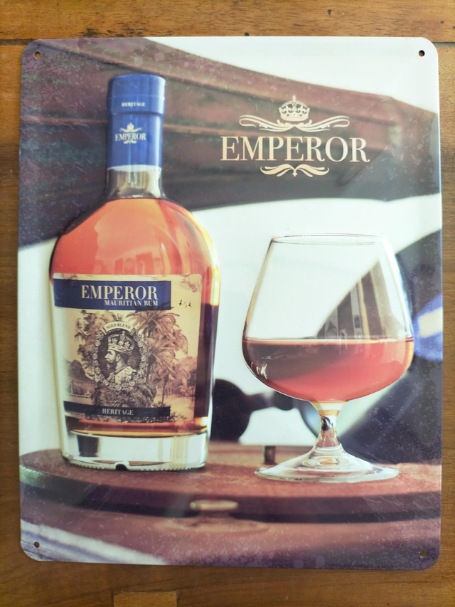 Plaque métal publicitaire en relief/ Rhum Emperor/ occasion B.E