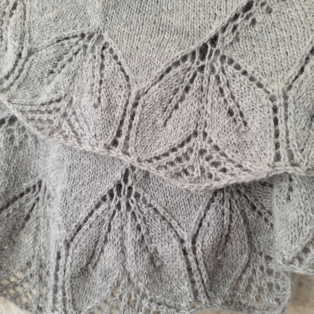 Le Châle Bégonia Swirl à tricoter