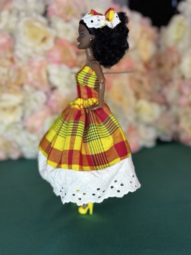 Poupée | Robe madras 100% coton fait main | Collection artisanale | Poupée de décoration | Cadeau unique