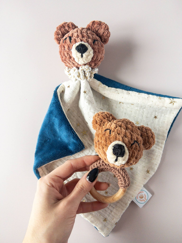 Doudou ours tissu écru et bleu /collerette PHOSPHO