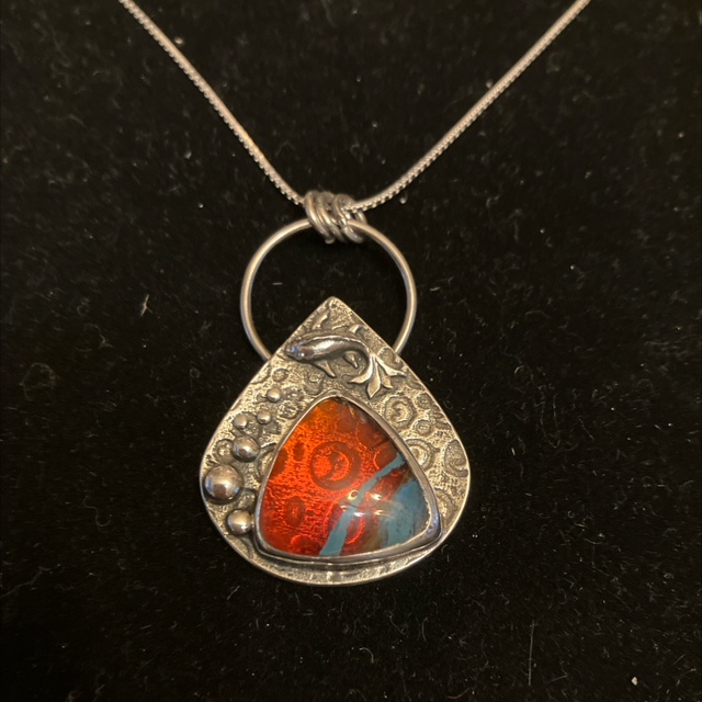 Fish surfite necklace 