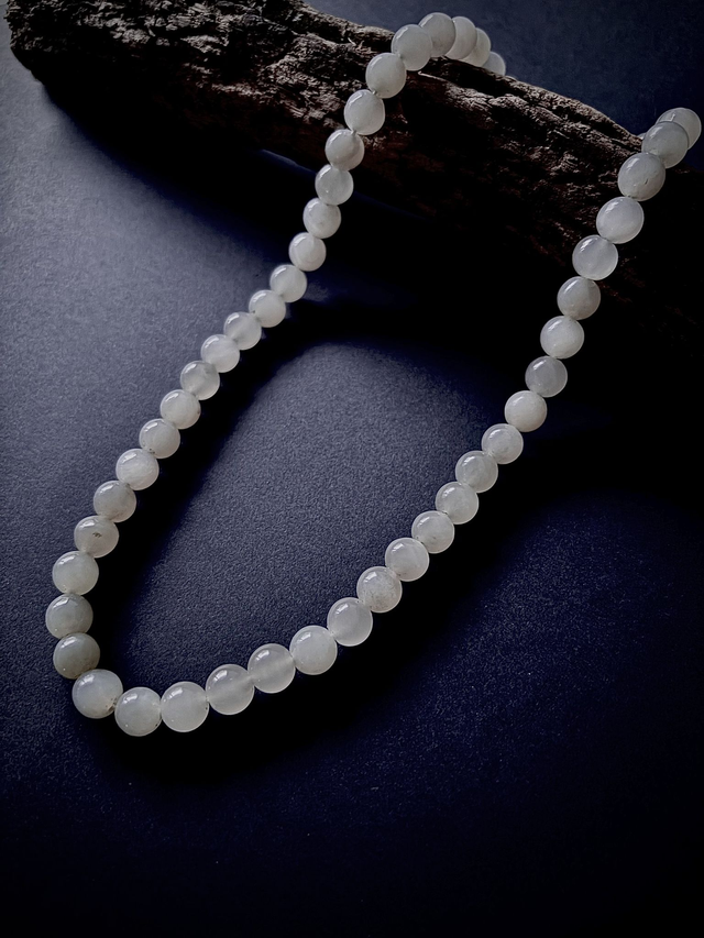 Collier en jade violet fumé