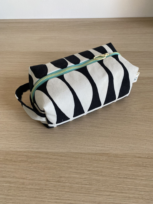 Tousse de toilette Midi - Black &amp; White Tropical